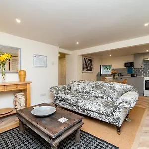 Pass The Keys Lovely 1 Bed With Free Parking Apartment