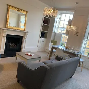 Bijoux Period And Parking Apartment